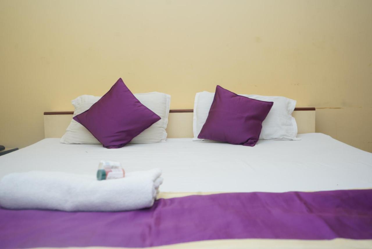 Hotel Nirmal Palace Kanpur Exterior foto